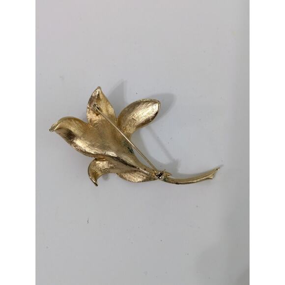 Pegasus Coro Gold Tone Flower Lillies‎ Pin Brooch Vintage Signed - Picture 3 of 5